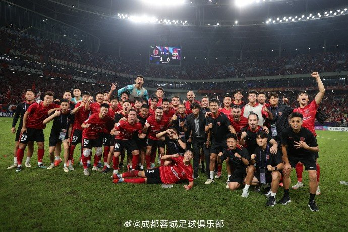 赛地聚焦：亚冠今晨热度飙升，成都蓉城队长鼓劲，底气十足，轮换策略成焦点(成都蓉城进亚冠)